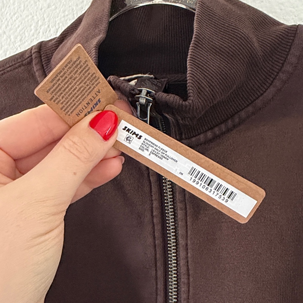 Skims Boyfriend Fleece Oversized Half-Zip Pullover In Espresso - Picture 7 of 8
